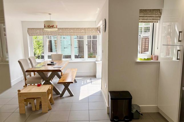 7, Sandringham Gardens, Farnborough photo 4