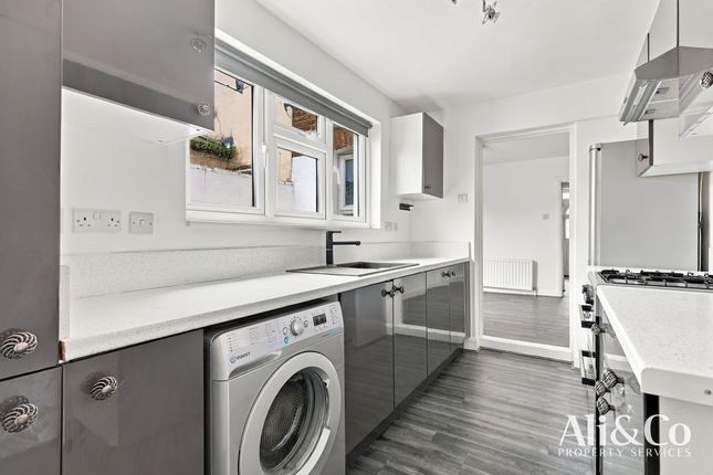 20 Whitehall Lane, Grays photo 4