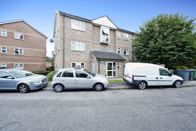 Flat for sale in Quilter Close, Luton