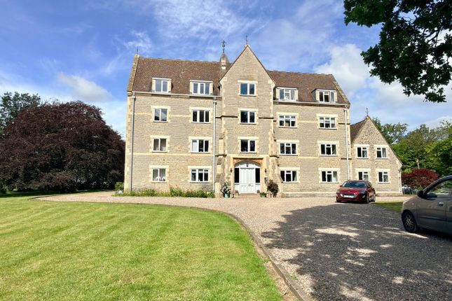 2-bed flat on 10, Twyning Manor, Tewkesbury, £225,000