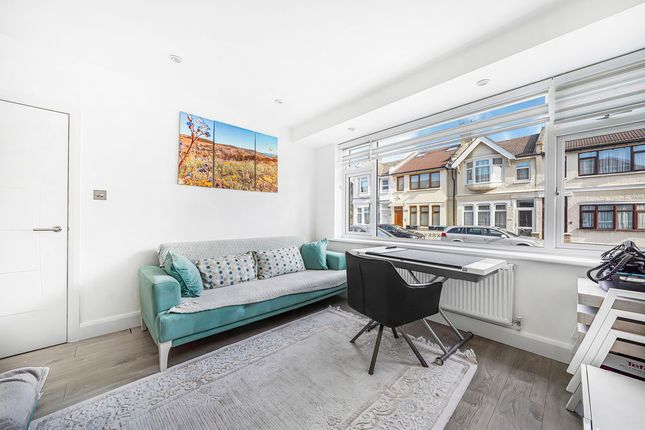 203, Winchester Road, London photo 3