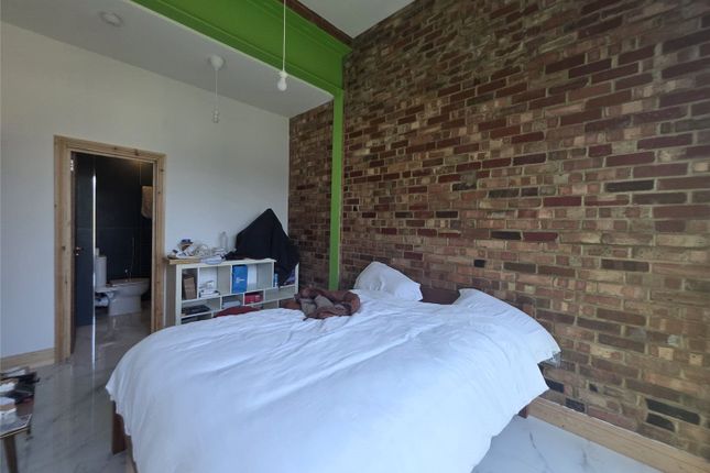 Flat A, 155, Carlton Avenue East, Middx photo 4