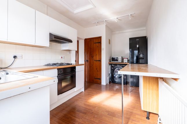 1b, Garston Court Burford Road, Carterton photo 3