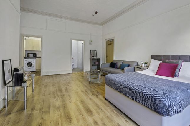 Flat to rent in St. Johns Terrace, Leeds