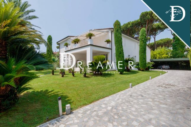 Villa for sale in Via Duca Degli Abruzzi, Forte Dei Marmi, Toscana