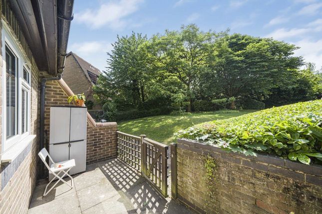 138, Abbeyfields Close, London photo 4