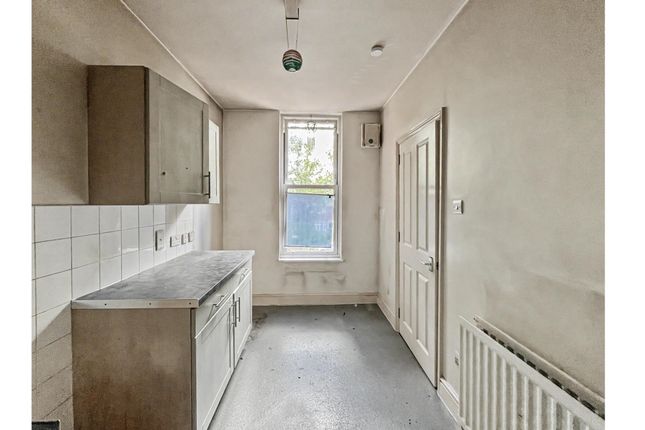 34A Flat 4, Arterberry Road, London photo 4