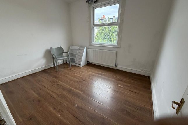 Flat 2, 2 Undine, London photo 3