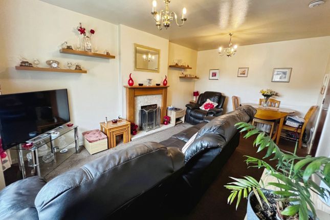 7, Tay Court, Bradford photo 3