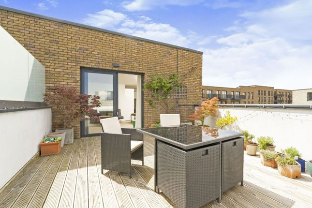 73 Baroque Gardens, Mary Rose Square, Marine Wharf photo 2