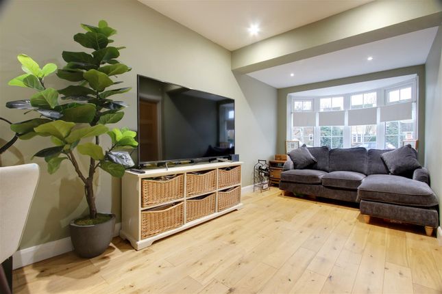 7, Hollyfield Close, Tring photo 3