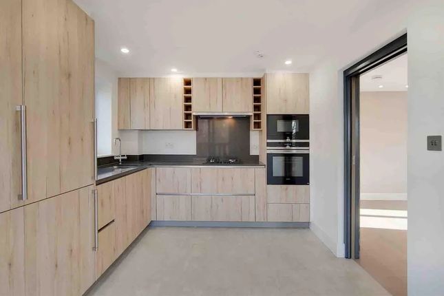 17, 51 Fitzjohns Avenue, London photo 4
