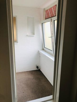 Flat to rent in Aikman Avenue, Leicester