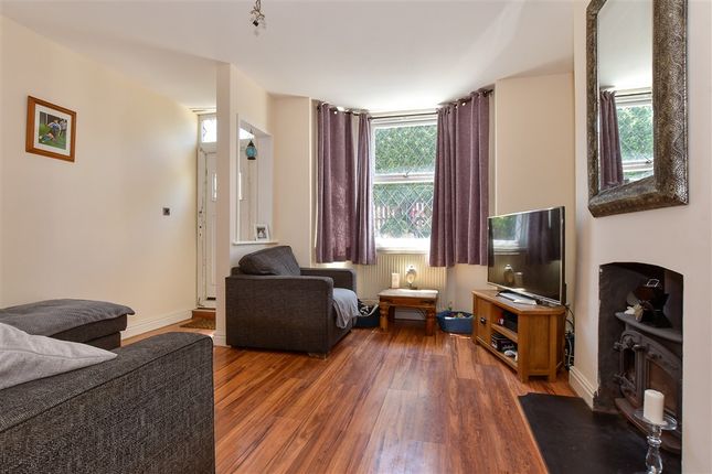 Tennyson Road, Freshwater photo 3