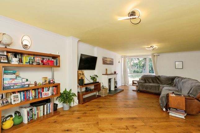 28, Darby Green Lane, Camberley photo 4