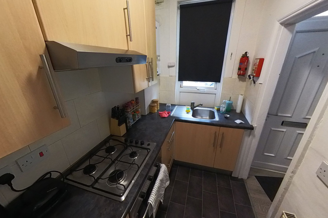 Terraced house to rent in Thornville Mount, Leeds