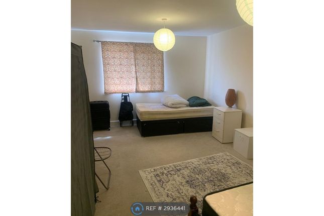 Flat, Stanton House Coxhill Way, Aylesbury photo 3