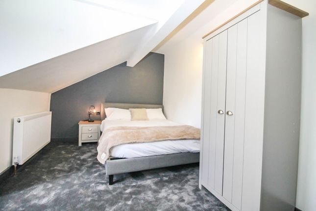 Room 3, 20, Springfield Mount, Leeds photo 2