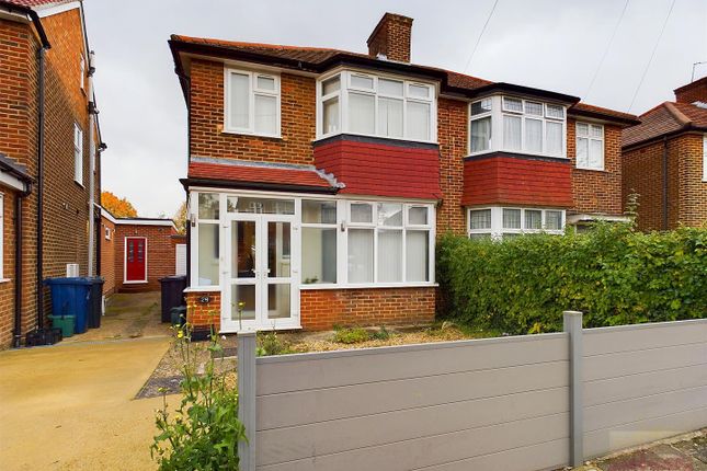 3-bed house on 29, Oakwood Crescent, Greenford, £2,150/mo