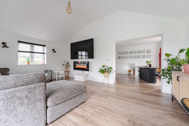 10 Hillside Crescent, Wymondham photo 3