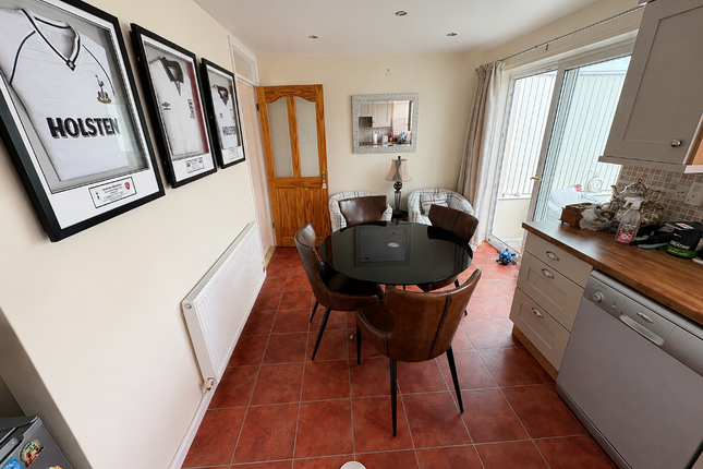 6, Eden Close, Cannock photo 2