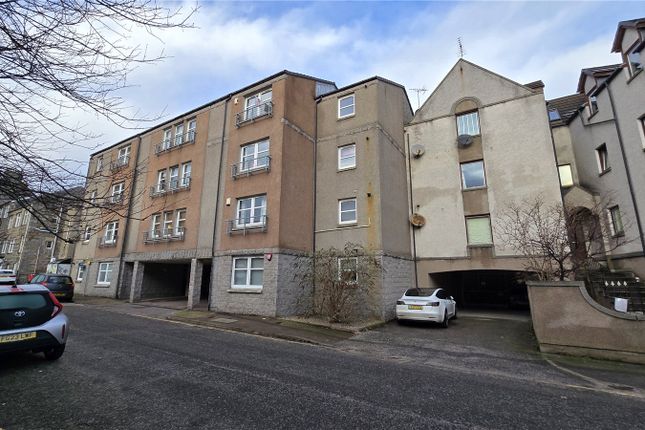 3-bed flat on D, 44, Union Glen, Aberdeenshire, £79,500