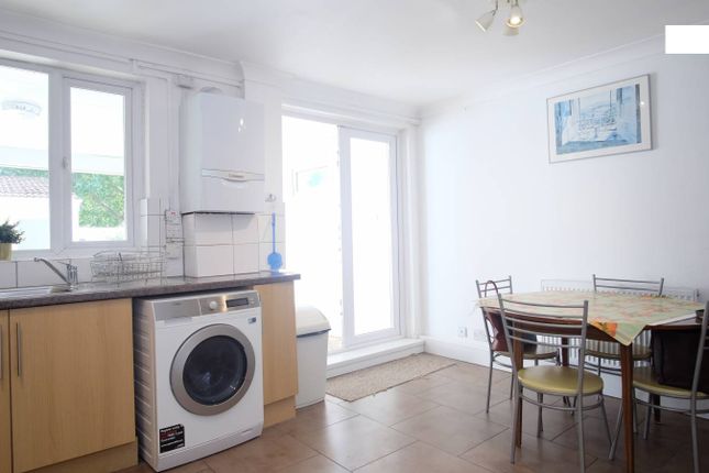 Town house for sale in Lower Strand, Colindale, London