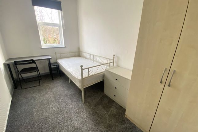 Room 5, 138, Heath End Road, Warwickshire photo 3