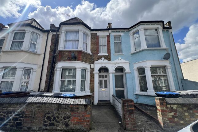 Thumbnail Flat to rent in Roundwood Road NW10, London
