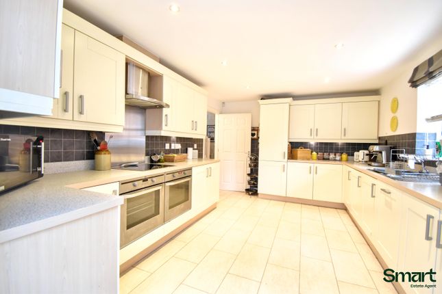 16, Liberty Way, Exeter photo 3