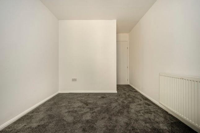 107, Pomander Crescent, Milton Keynes photo 4