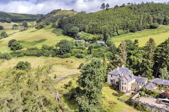 Country house for sale in Llanfyllin