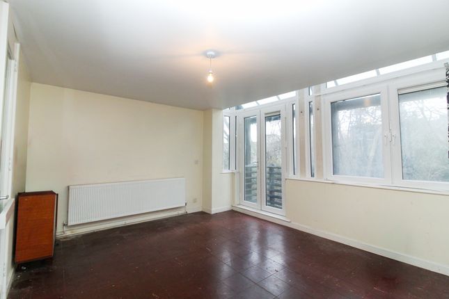 51 Loats Road, London photo 3