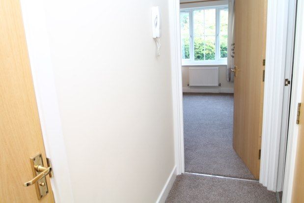 Flat to rent in Rowan House, Whyteleafe