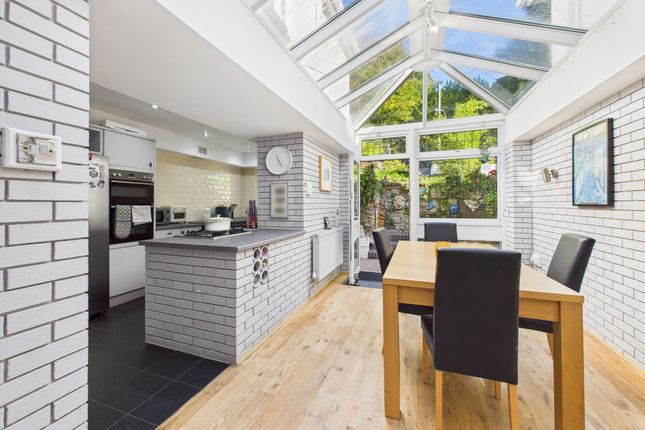 2 Mayfield Drive, Tenby photo 3