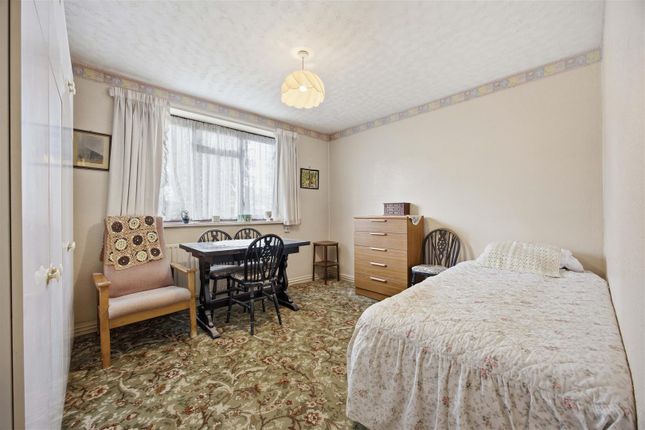 29, Harlington Road, Hillingdon photo 4