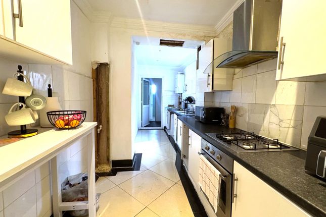 3 Bed Semi-Detached To Rent Clifton Road, Harrow Ha3
