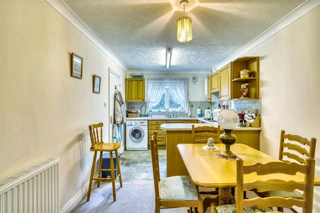 2, Woodmills Close, Stalbridge photo 2
