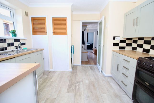 51 Forest Close, Southampton photo 4