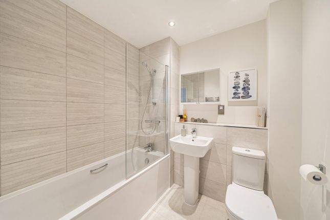 Flat 101 Altitude Point,, Hampden Road, London photo 4
