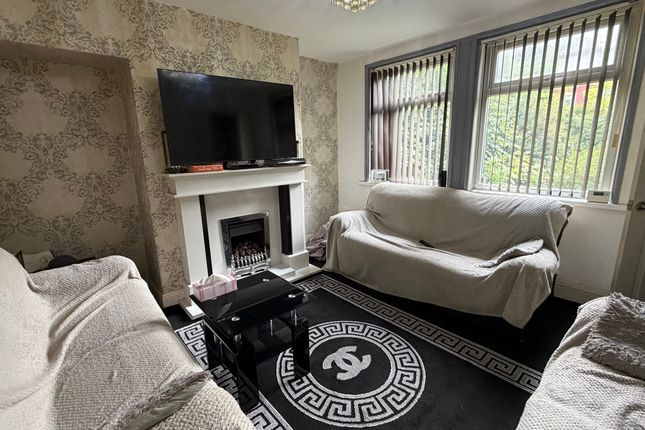 30, Lynfield Drive, Bradford photo 4
