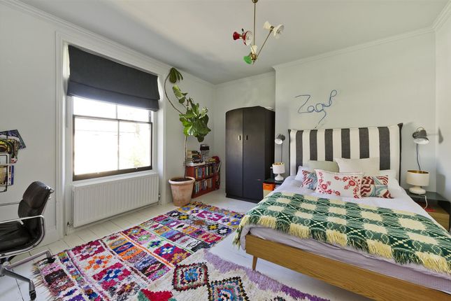 Link-detached house to rent in Oxford Gardens, London