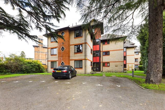 Flat for sale in Hampton Towers, Southcote Road, Reading