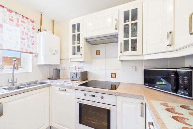 10, Heol Ysgubor, Caerphilly photo 2
