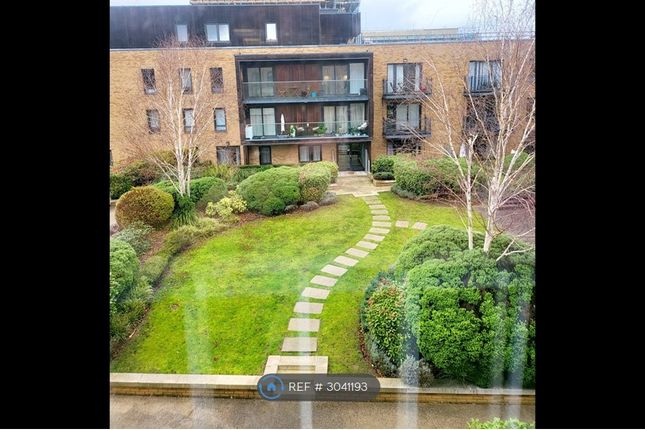 Campbell Court, Meadowside, London photo 4