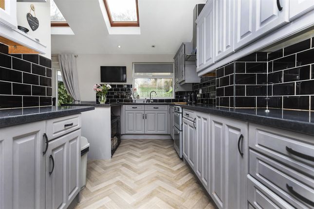 23, Windsor Drive, Huddersfield photo 2