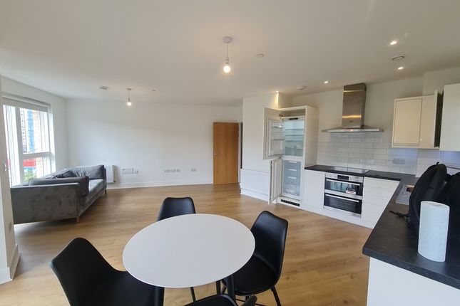 44b Umber House, Lismore Boulevard, London photo 2