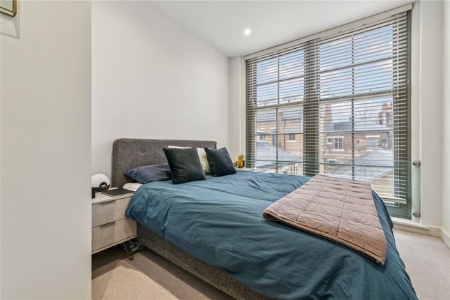 11, Diana House, 2, Holt Gardens, London photo 3