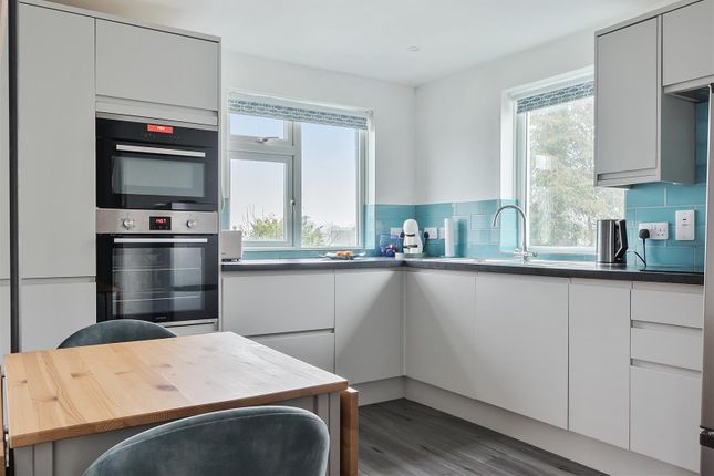 Flat 4, Chesil Court, Clappentail Lane, Lyme Regis photo 4