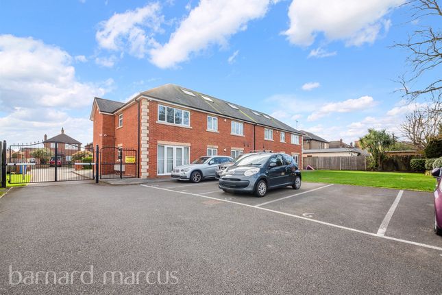 Flat for sale in Feltham Hill Road, Ashford